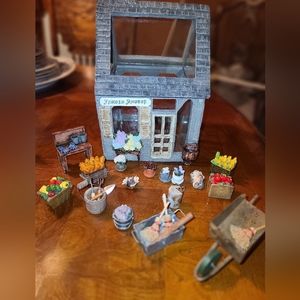 Adorable Mini Greenhouse / Terrarium